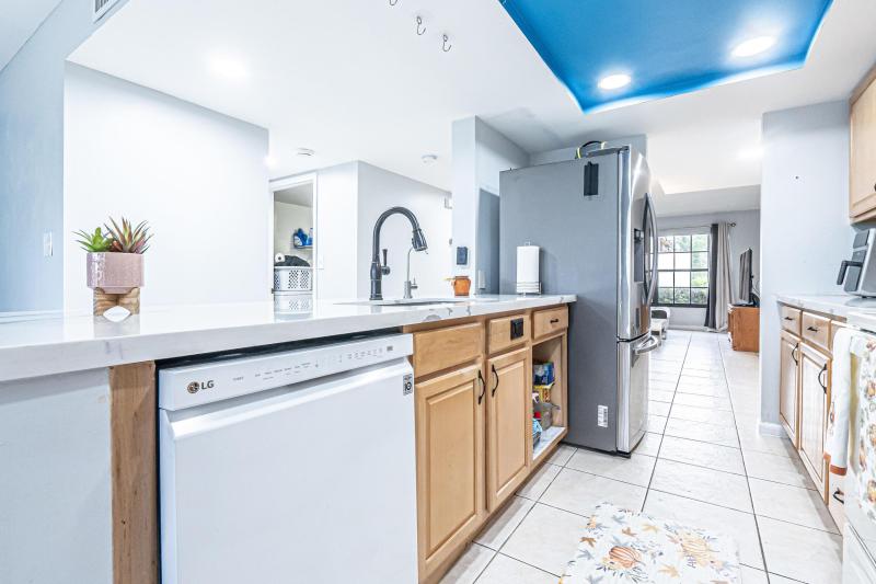  Condo & Townhome Photos