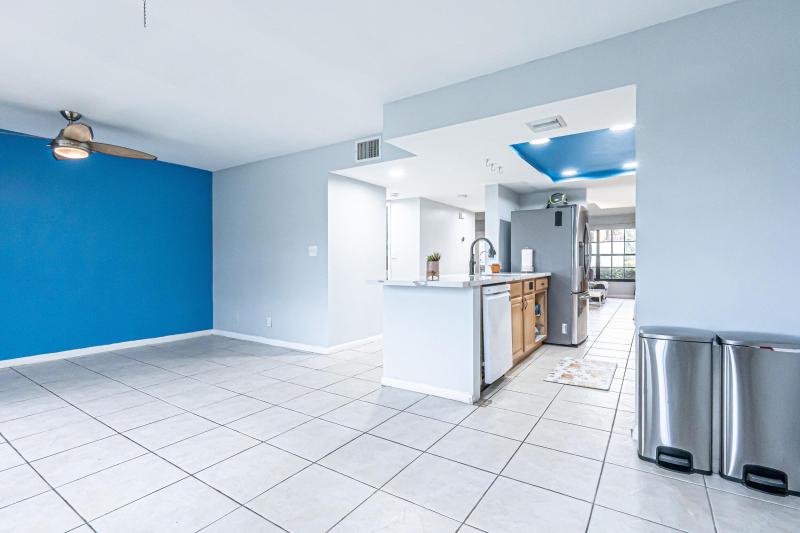  Condo & Townhome Photos