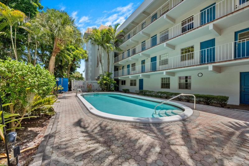  Condo & Townhome Photos