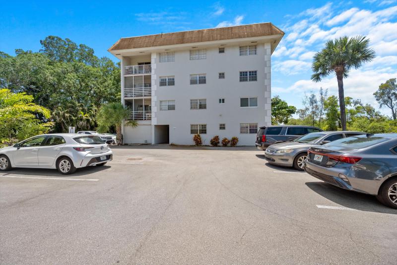  Condo & Townhome Photos