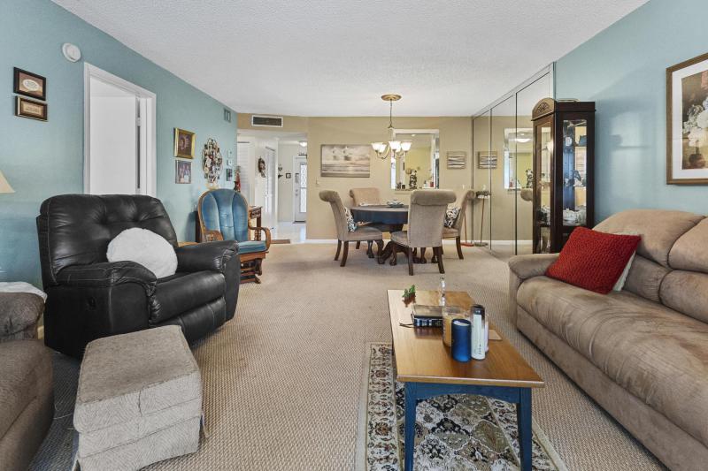  Condo & Townhome Photos