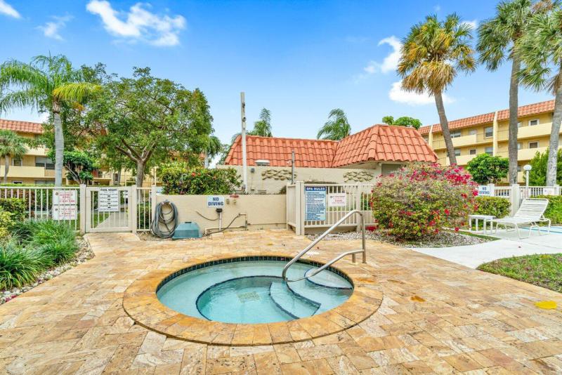  Condo & Townhome Photos