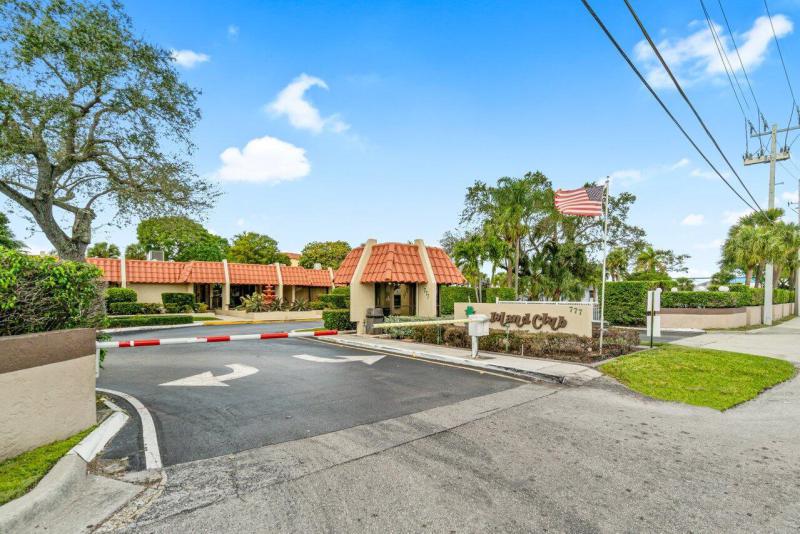  Condo & Townhome Photos