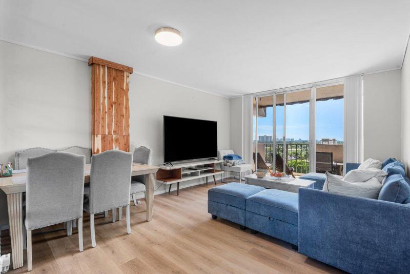  Condo & Townhome Photos