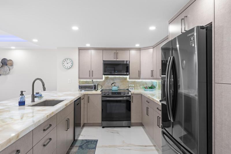  Condo & Townhome Photos