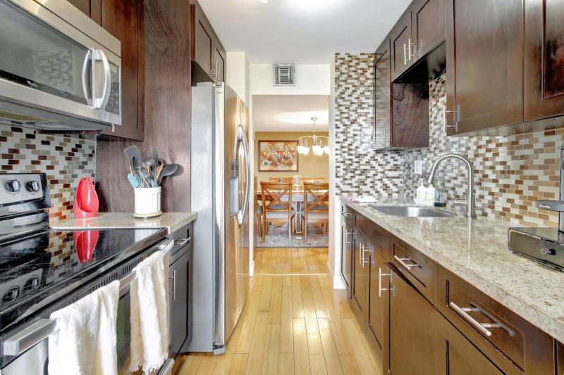  Condo & Townhome Photos