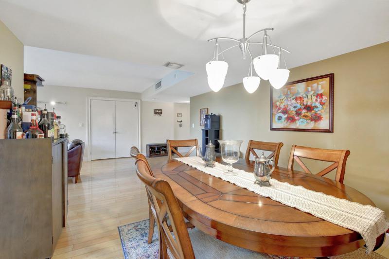  Condo & Townhome Photos