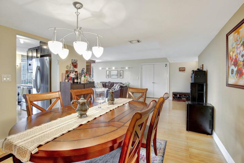  Condo & Townhome Photos