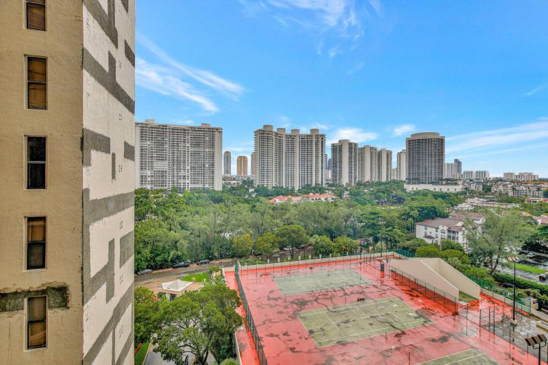  Condo & Townhome Photos