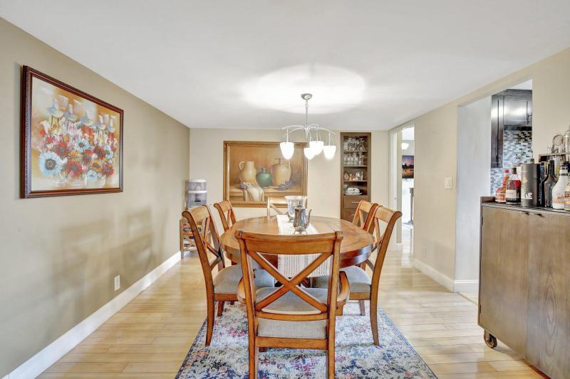  Condo & Townhome Photos