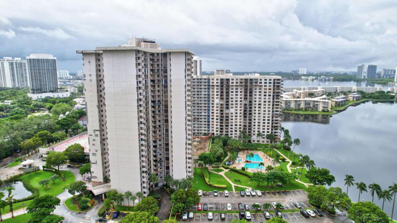  Condo & Townhome Photos