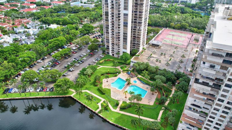  Condo & Townhome Photos