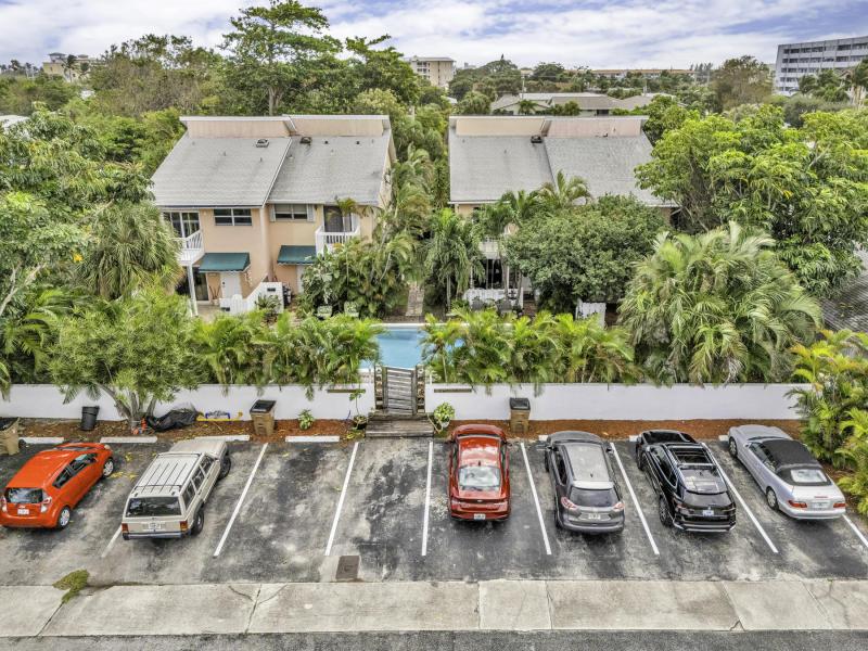  Condo & Townhome Photos