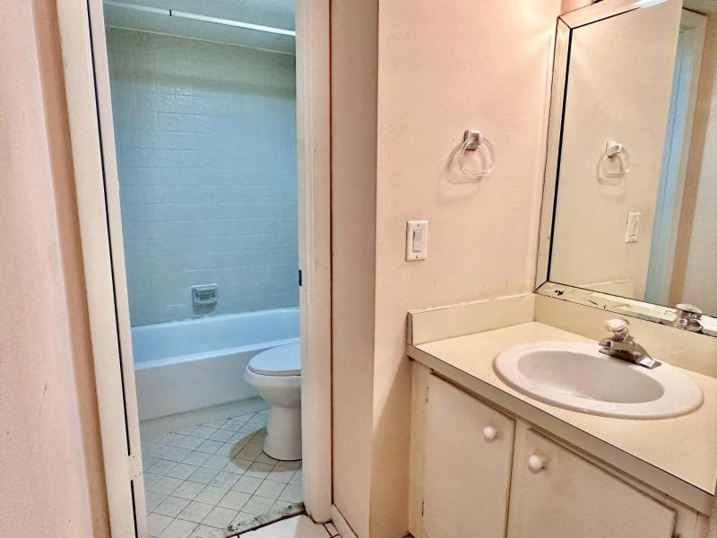  Condo & Townhome Photos