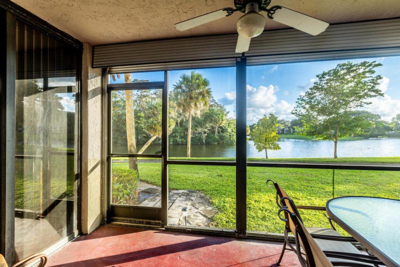  Condo & Townhome Photos