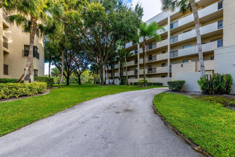  Condo & Townhome Photos