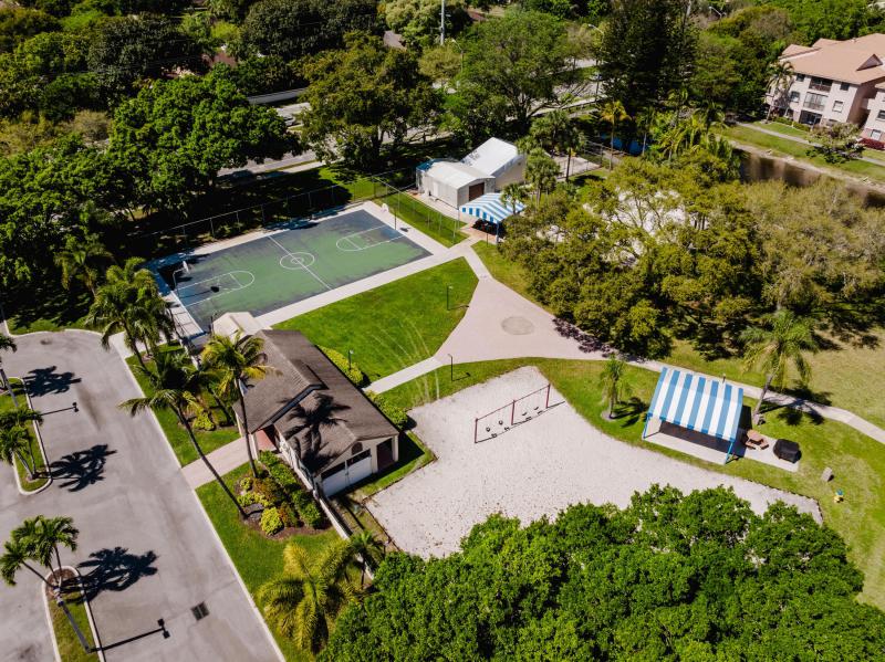  Condo & Townhome Photos