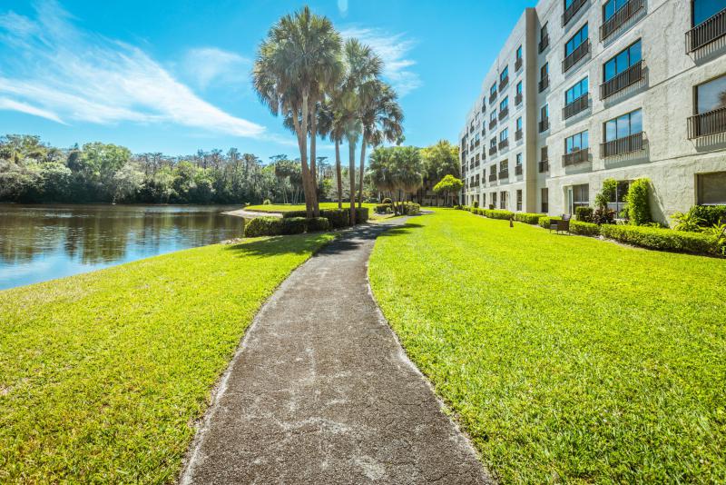  Condo & Townhome Photos