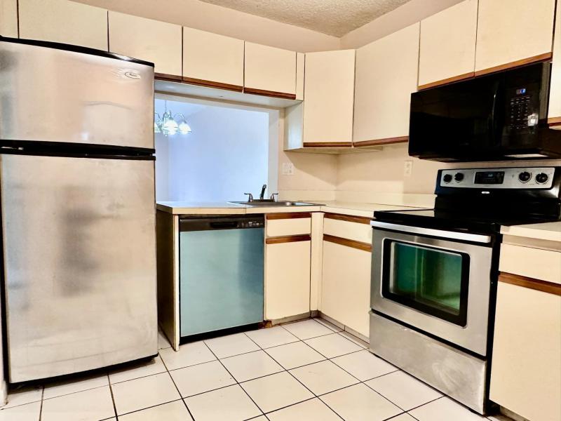  Condo & Townhome Photos