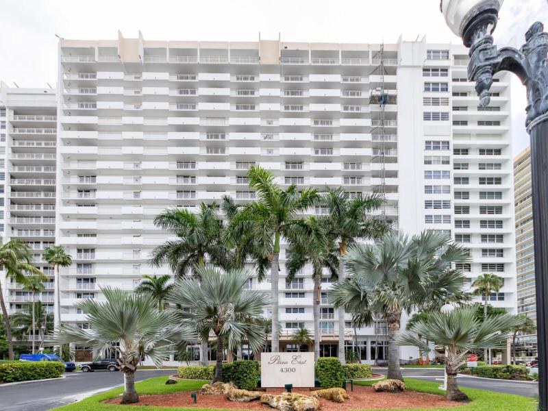  Condo & Townhome Photos