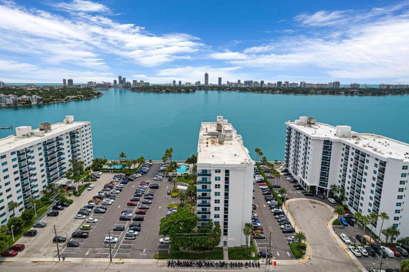  Condo & Townhome Photos