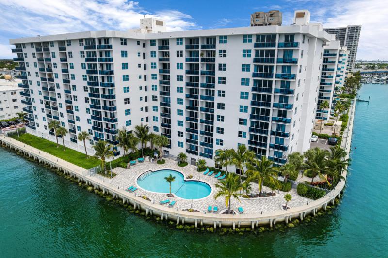  Condo & Townhome Photos