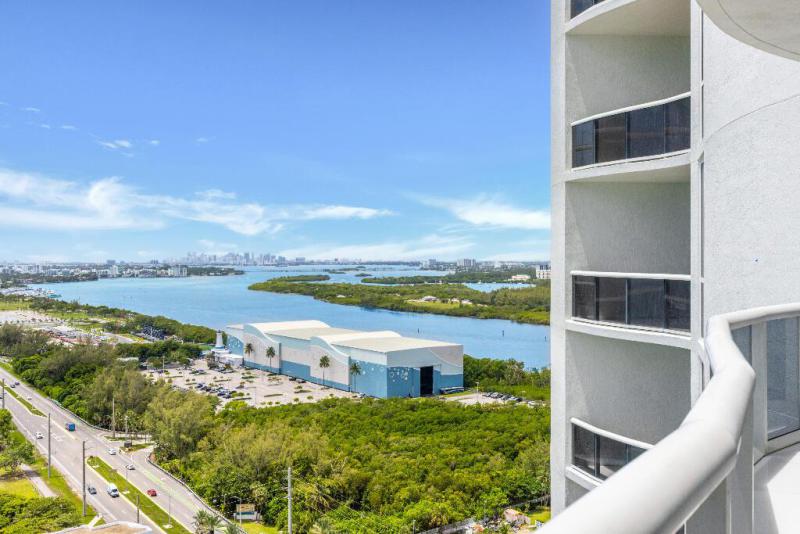  Condo & Townhome Photos
