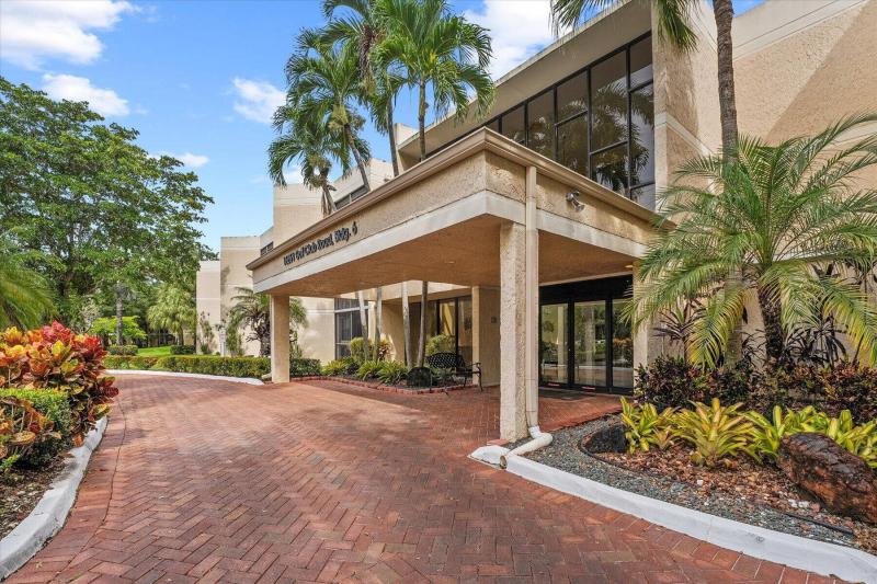 Condo & Townhome Photos
