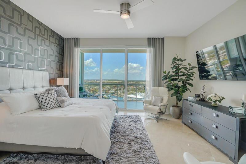  Condo & Townhome Photos