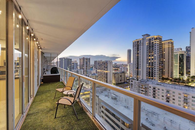  Condo & Townhome Photos