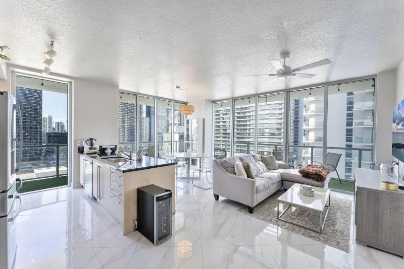  Condo & Townhome Photos