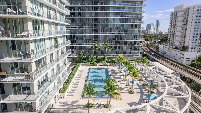  Condo & Townhome Photos