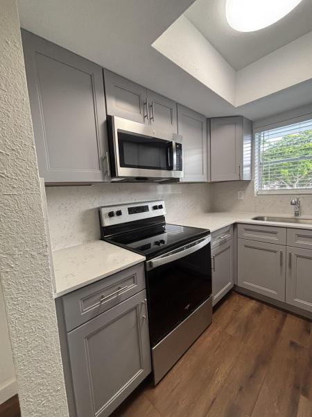  Condo & Townhome Photos
