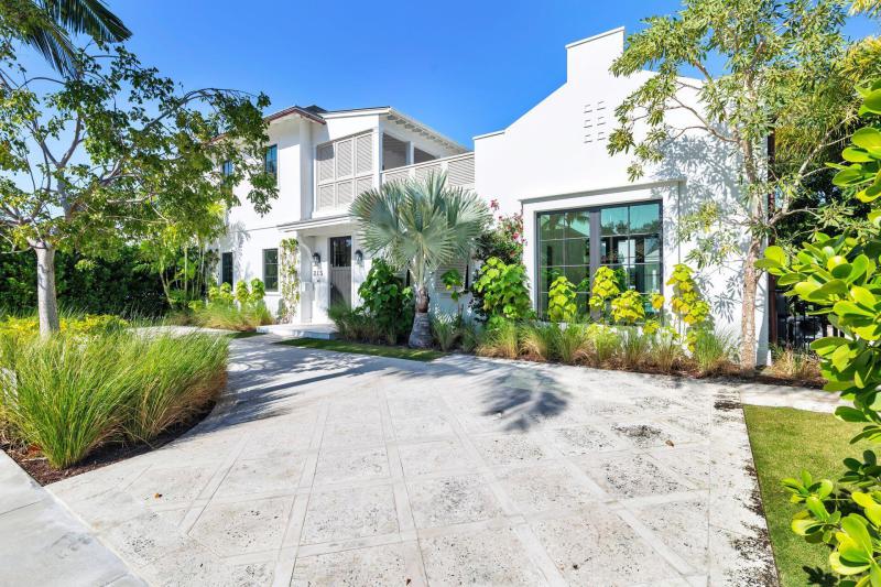  Single Family Homes Photo 3:  West Palm Beach,  FL 33405