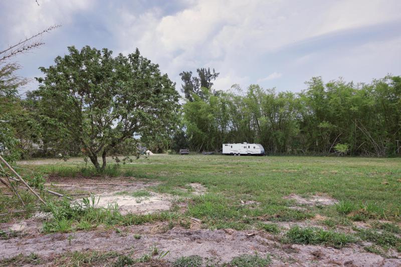  Commercial & Industrial Land Images 