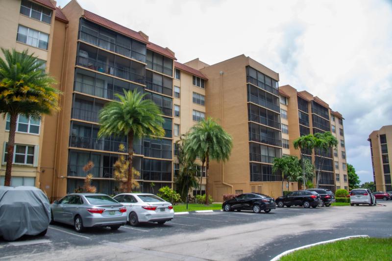 Condo & Townhome Photos