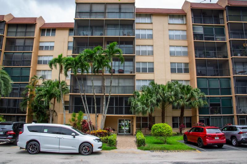  Condo & Townhome Photos