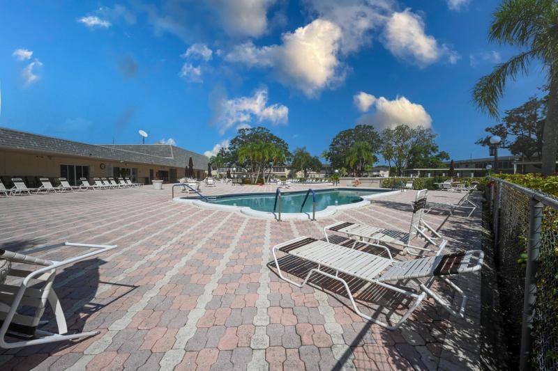  Condo & Townhome Photos