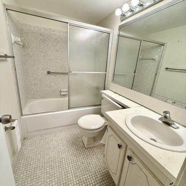  Condo & Townhome Photos