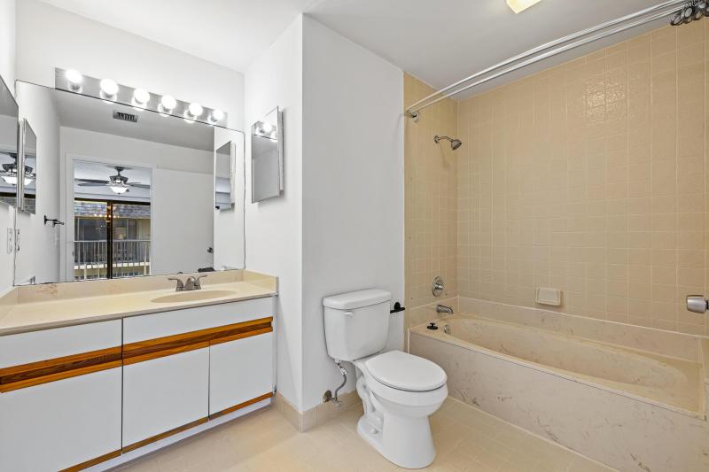  Condo & Townhome Photos