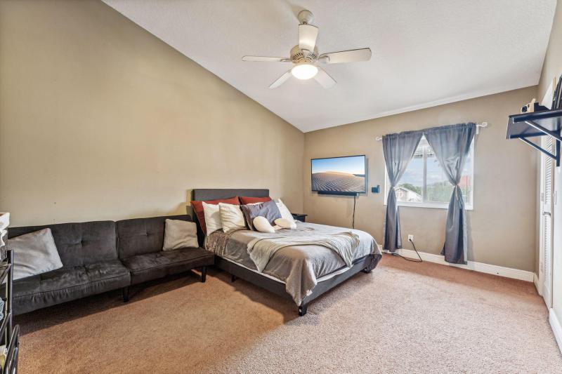  Condo & Townhome Photos