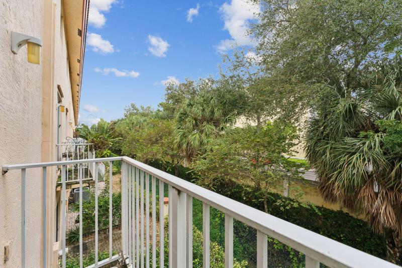  Condo & Townhome Photos