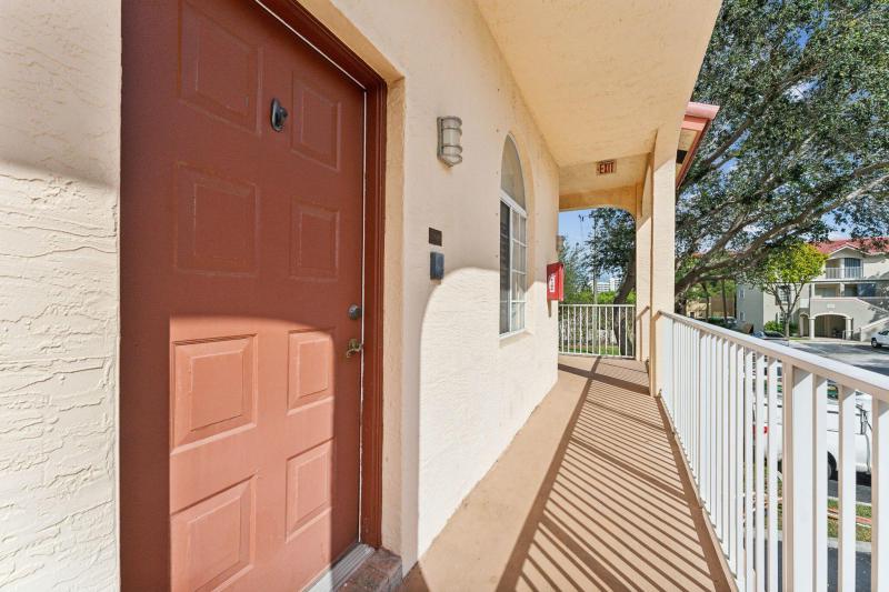  Condo & Townhome Photos