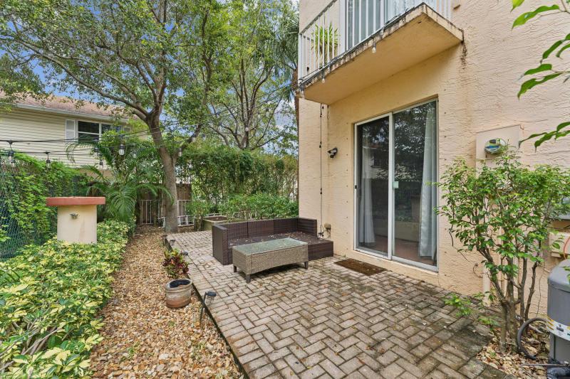  Condo & Townhome Photos