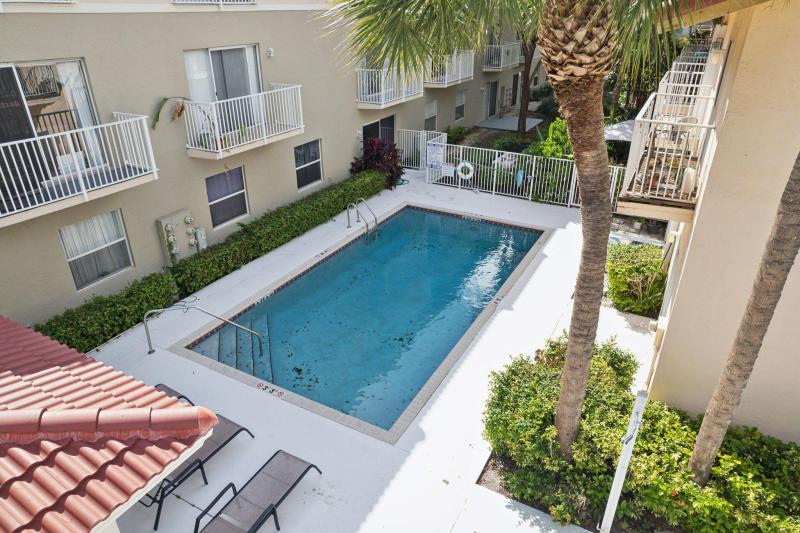  Condo & Townhome Photos