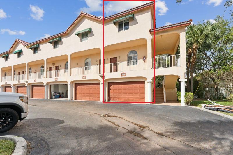  Condo & Townhome Photos