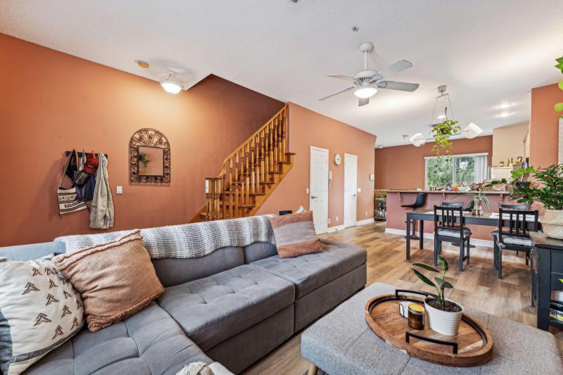  Condo & Townhome Photos
