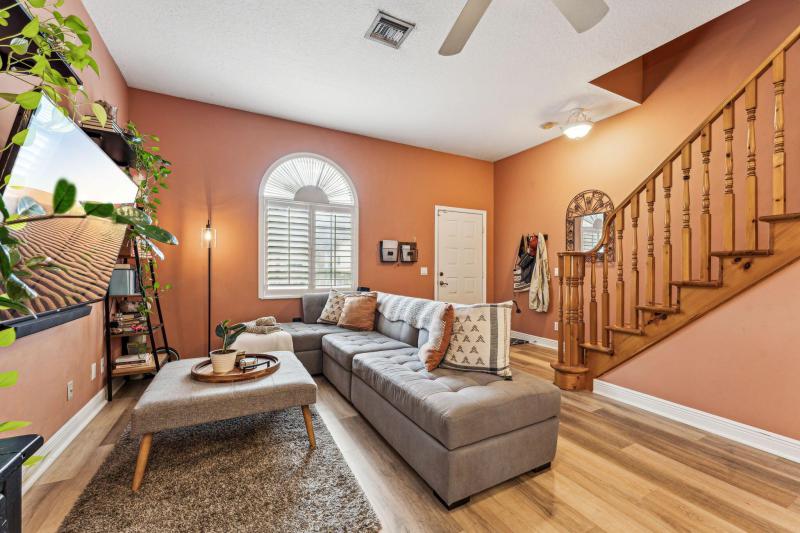  Condo & Townhome Photos