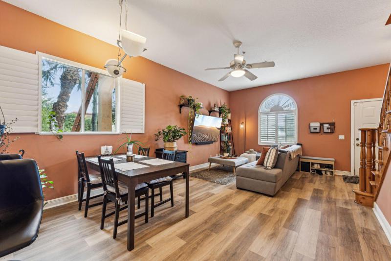  Condo & Townhome Photos