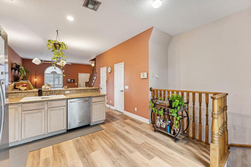  Condo & Townhome Photos